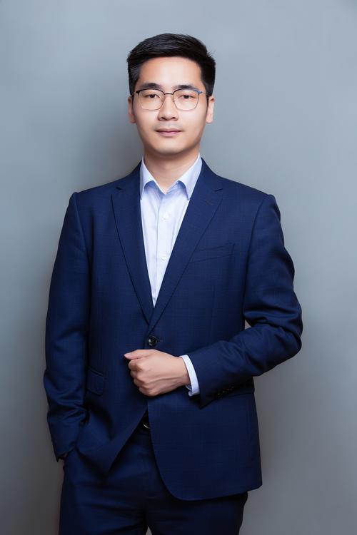 韩发英 灯光与摄影艺术负责人